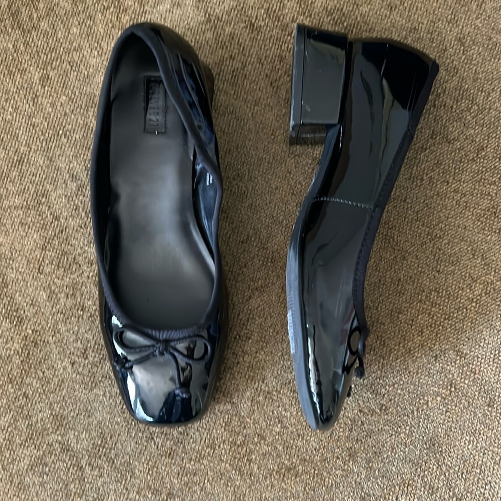Ballerina shoe with small heel